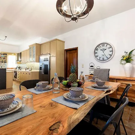 Sun Smiles In Naousa, Paros * Naousa (Paros)