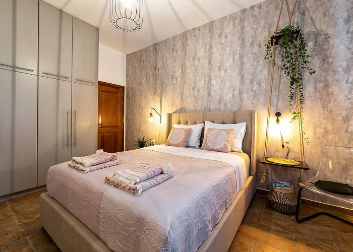 Sun Smiles In Naousa, Paros * Naousa (Paros)