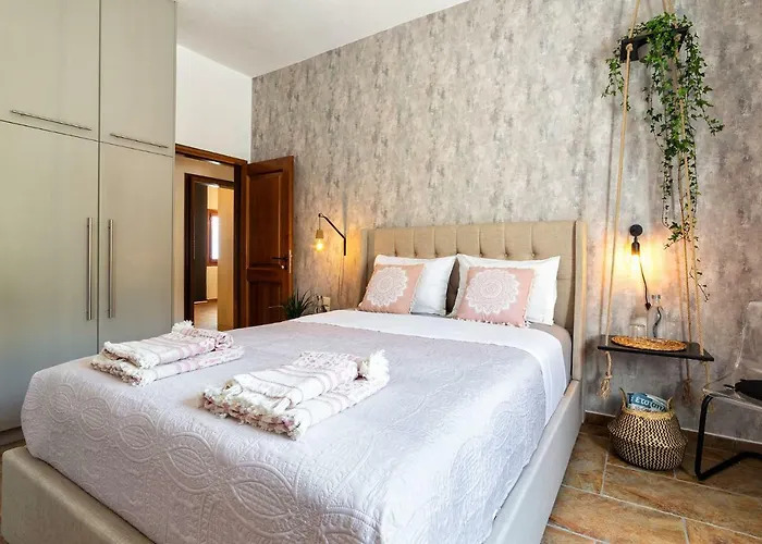 Sun Smiles In Naousa, Paros * Naousa (Paros)